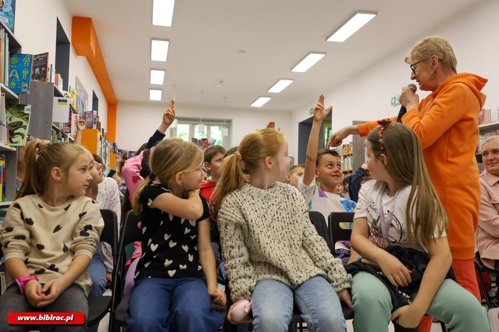 Zdjęcie w galerii na portalu naszraciborz.pl: Spotkanie z Joanną Olech w raciborskiej bibliotece wiadomości z regionu