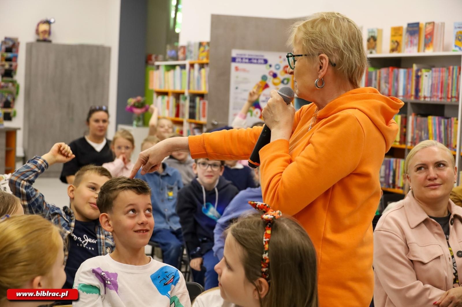 Zdjęcie w galerii na portalu naszraciborz.pl: Spotkanie z Joanną Olech w raciborskiej bibliotece wiadomości z regionu