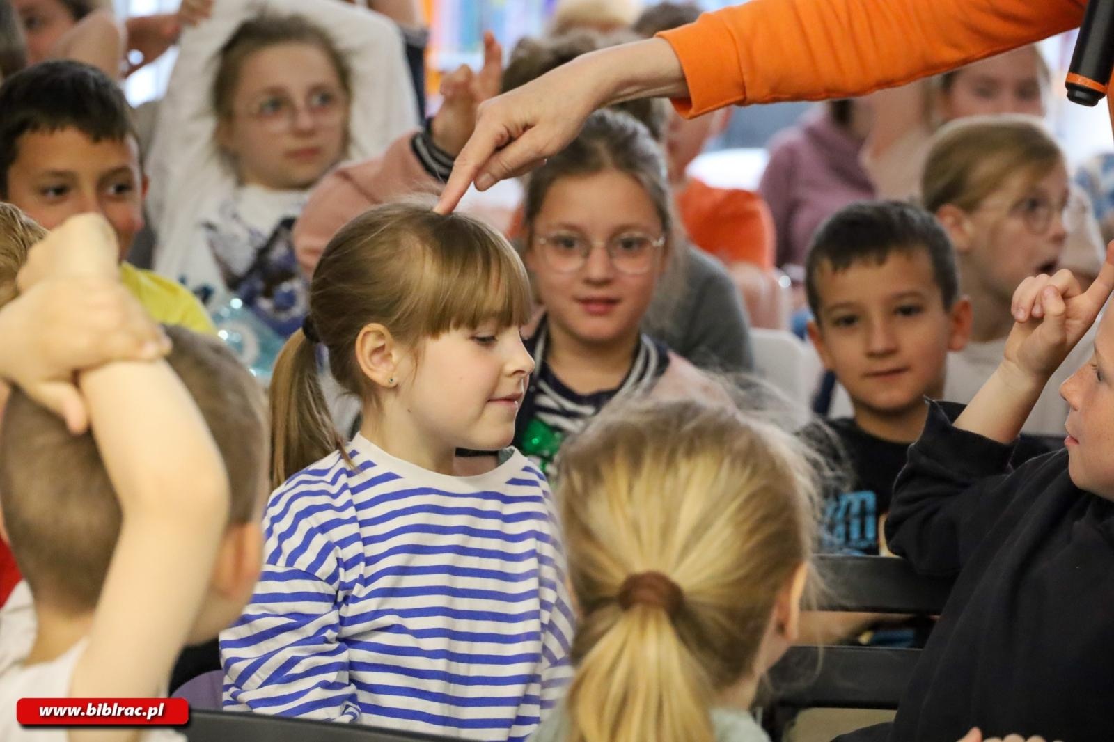 Zdjęcie w galerii na portalu naszraciborz.pl: Spotkanie z Joanną Olech w raciborskiej bibliotece wiadomości z regionu