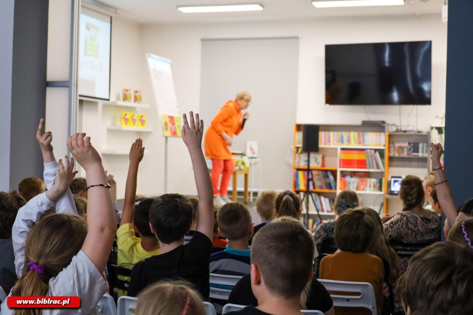 Zdjęcie w galerii na portalu naszraciborz.pl: Spotkanie z Joanną Olech w raciborskiej bibliotece wiadomości z regionu