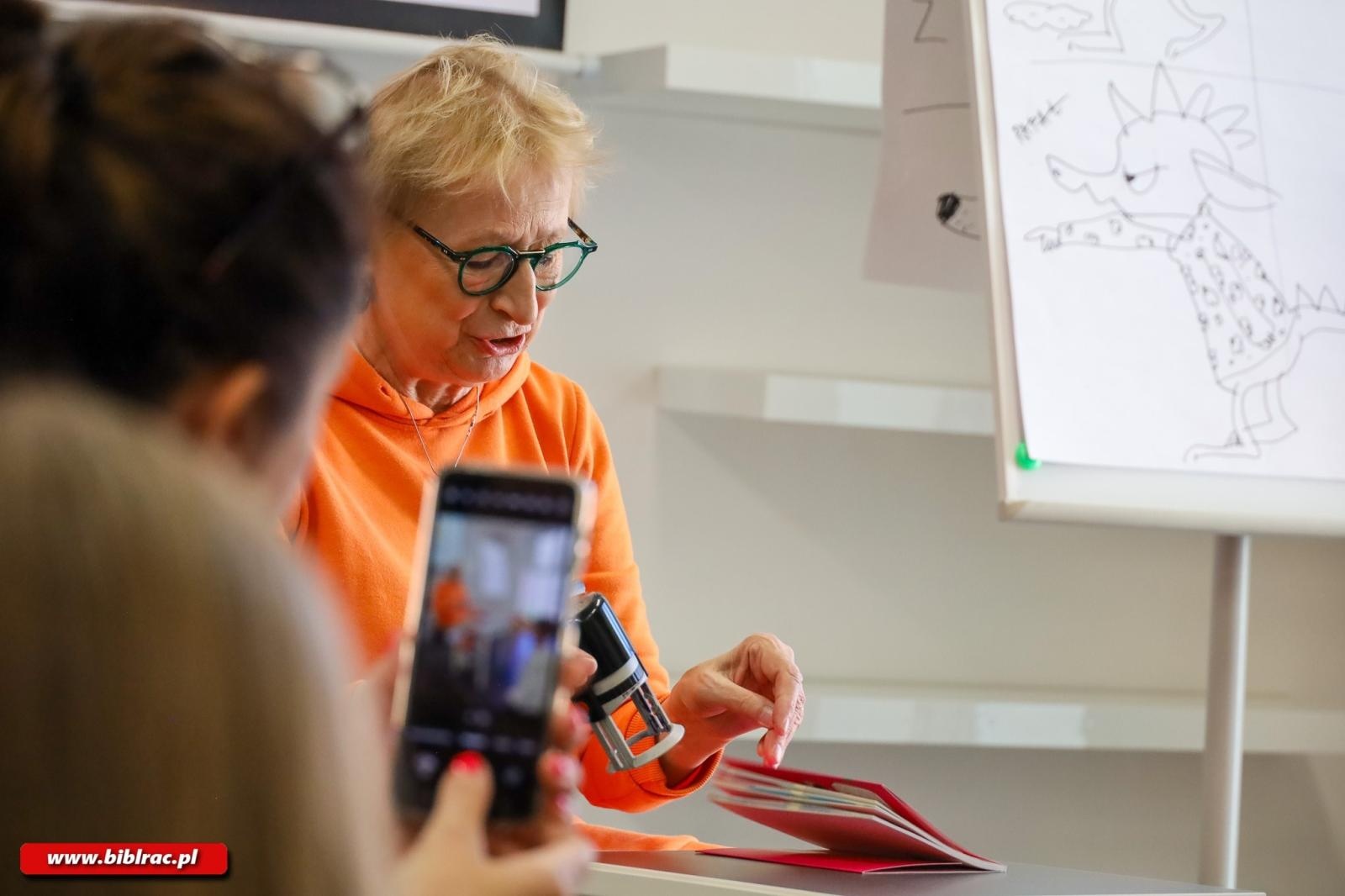 Zdjęcie w galerii na portalu naszraciborz.pl: Spotkanie z Joanną Olech w raciborskiej bibliotece wiadomości z regionu