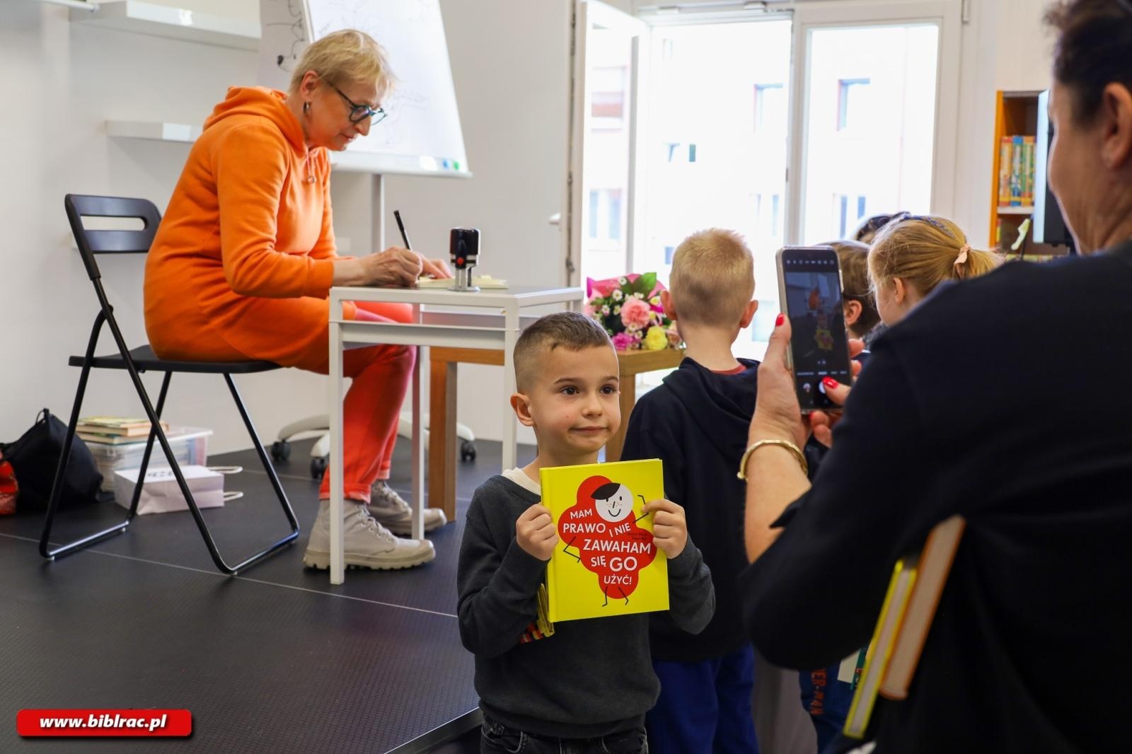 Zdjęcie w galerii na portalu naszraciborz.pl: Spotkanie z Joanną Olech w raciborskiej bibliotece wiadomości z regionu