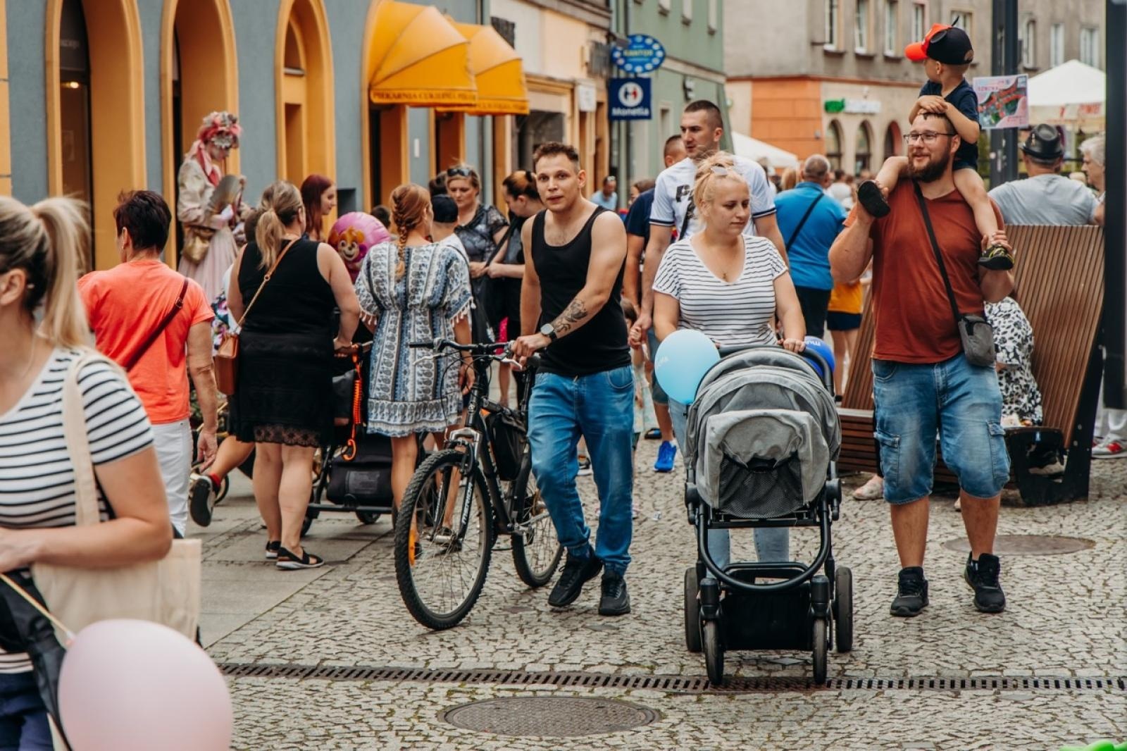 Zdjęcie w galerii na portalu naszraciborz.pl: Dzień Dziecka na Długiej. Przedsiębiorcy zapraszają wiadomości z regionu