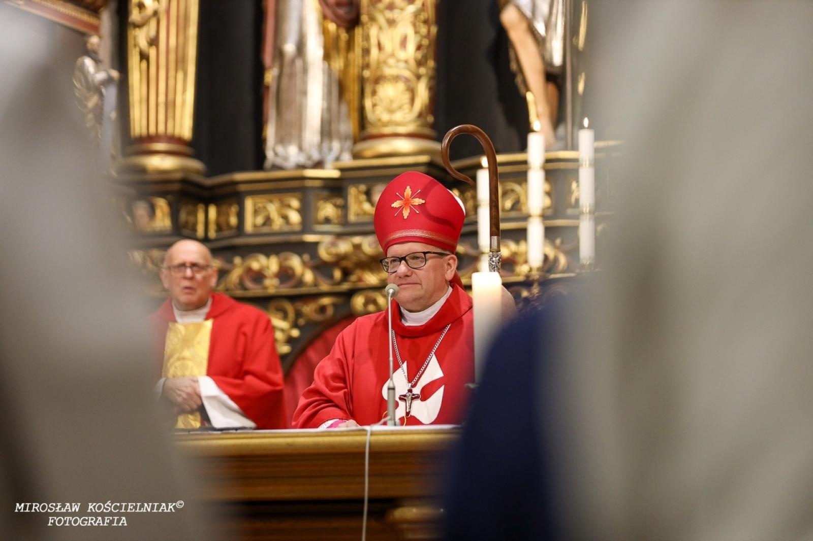 Zdjęcie w galerii na portalu naszraciborz.pl: Bierzmowania w Raciborzu. Uroczystości z udziałem biskupa Waldemara Musioła wiadomości z regionu