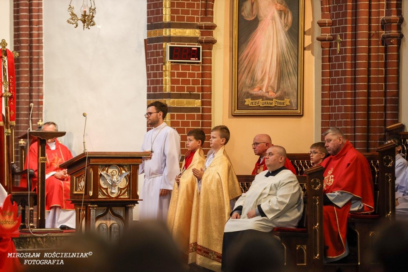 Zdjęcie w galerii na portalu naszraciborz.pl: Bierzmowania w Raciborzu. Uroczystości z udziałem biskupa Waldemara Musioła wiadomości z regionu