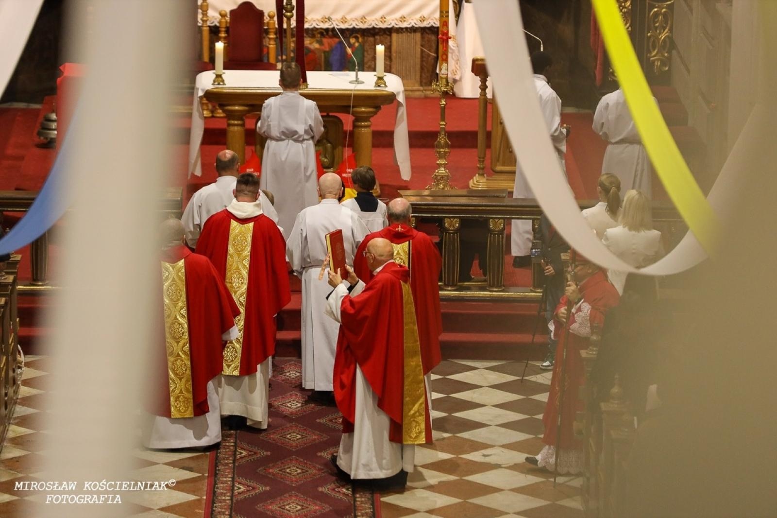 Zdjęcie w galerii na portalu naszraciborz.pl: Bierzmowania w Raciborzu. Uroczystości z udziałem biskupa Waldemara Musioła wiadomości z regionu