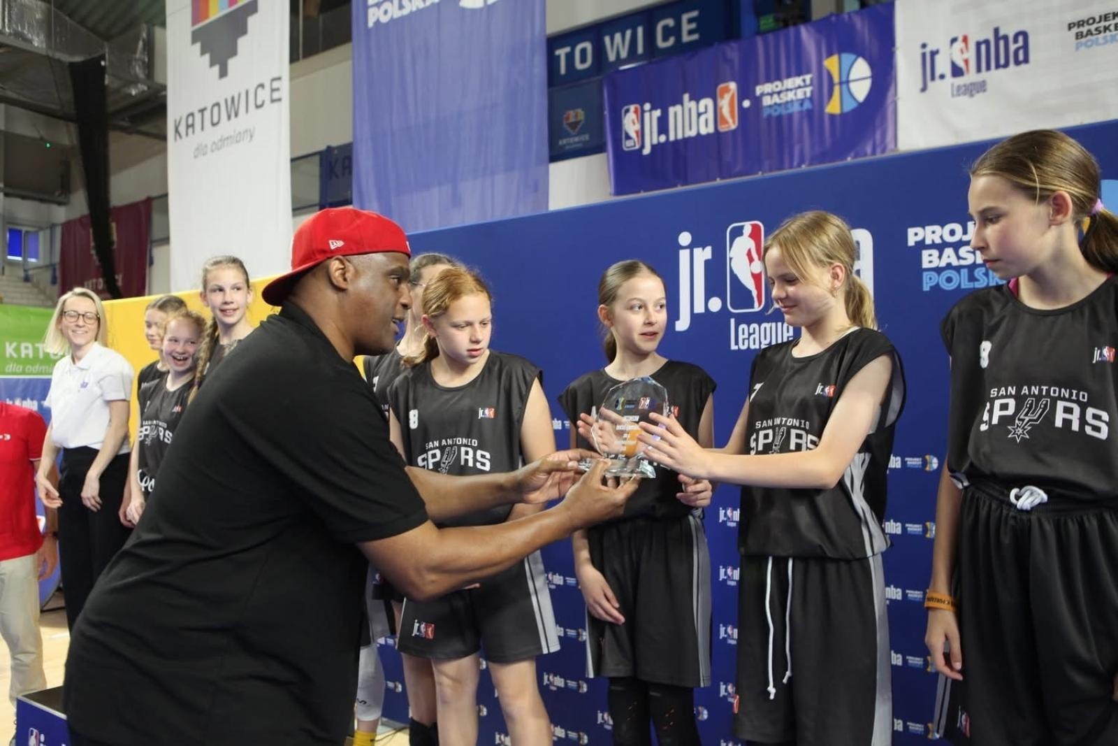 Zdjęcie w galerii na portalu naszraciborz.pl: Historyczny sukces zawodniczek MiniBasketball Racibórz wiadomości z regionu