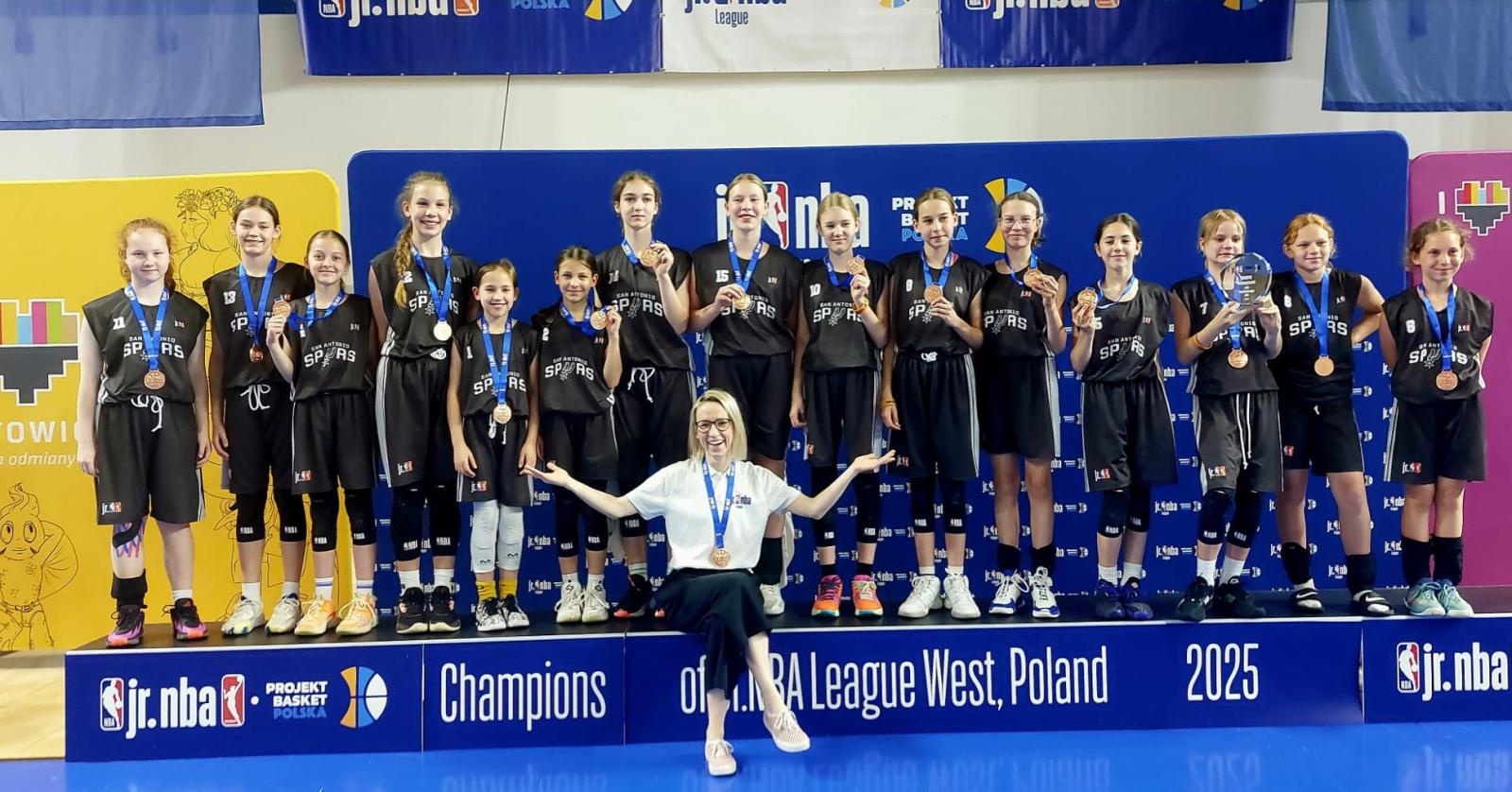 Zdjęcie w galerii na portalu naszraciborz.pl: Historyczny sukces zawodniczek MiniBasketball Racibórz wiadomości z regionu