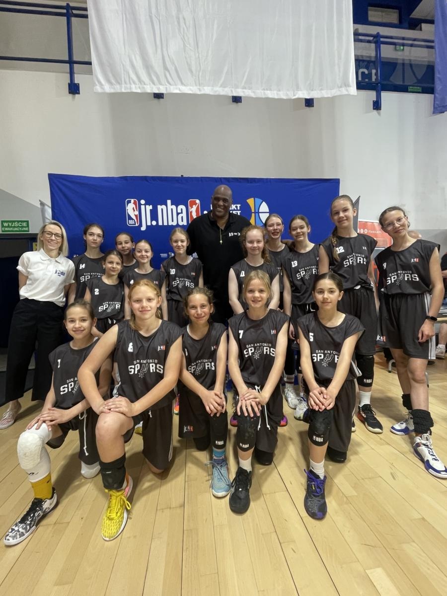 Zdjęcie w galerii na portalu naszraciborz.pl: Historyczny sukces zawodniczek MiniBasketball Racibórz wiadomości z regionu