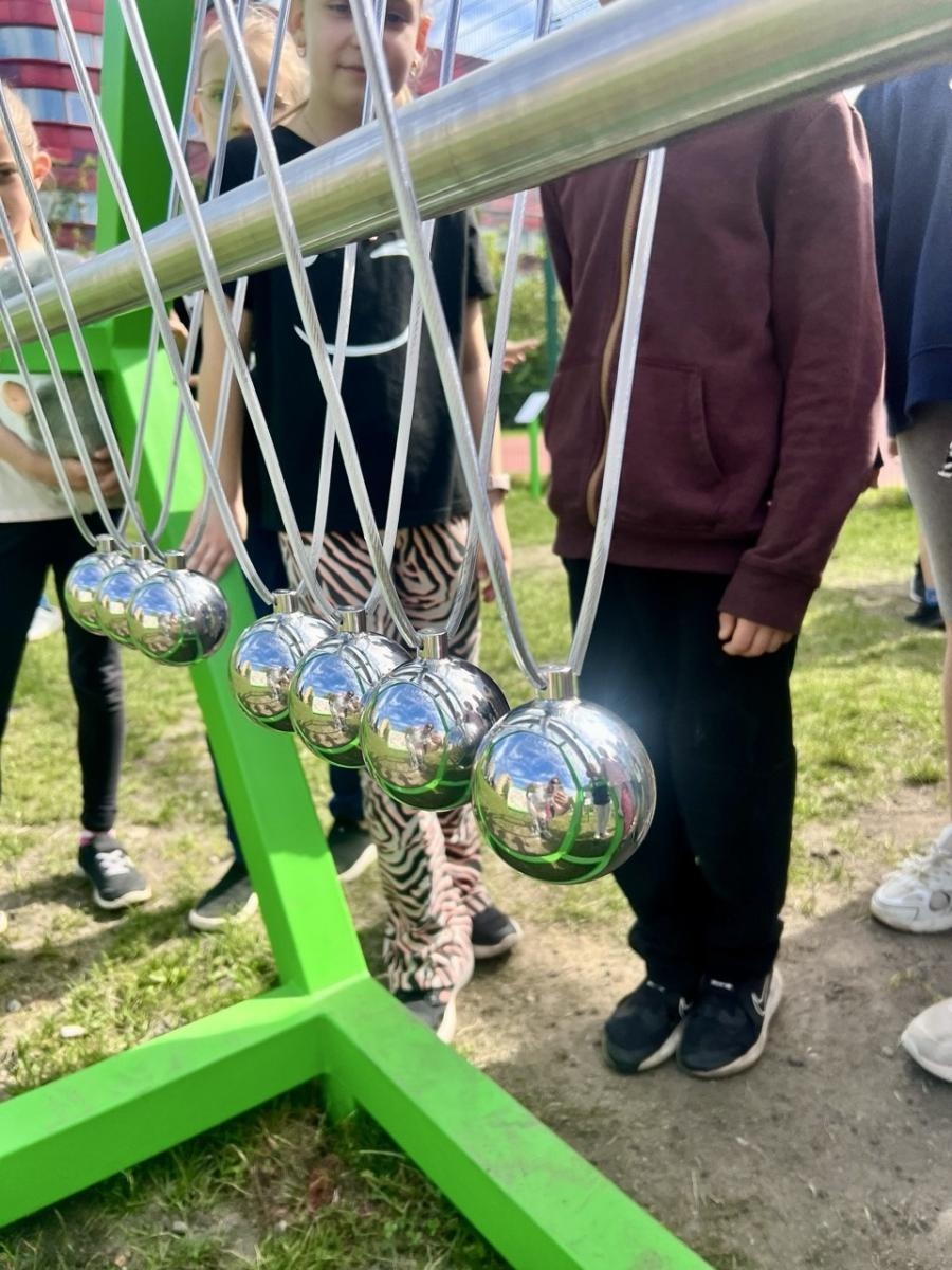 Zdjęcie w galerii na portalu naszraciborz.pl: Naukowy plac zabaw w SP 13 w Raciborzu rozwija kreatywność i ciekawość świata wiadomości z regionu