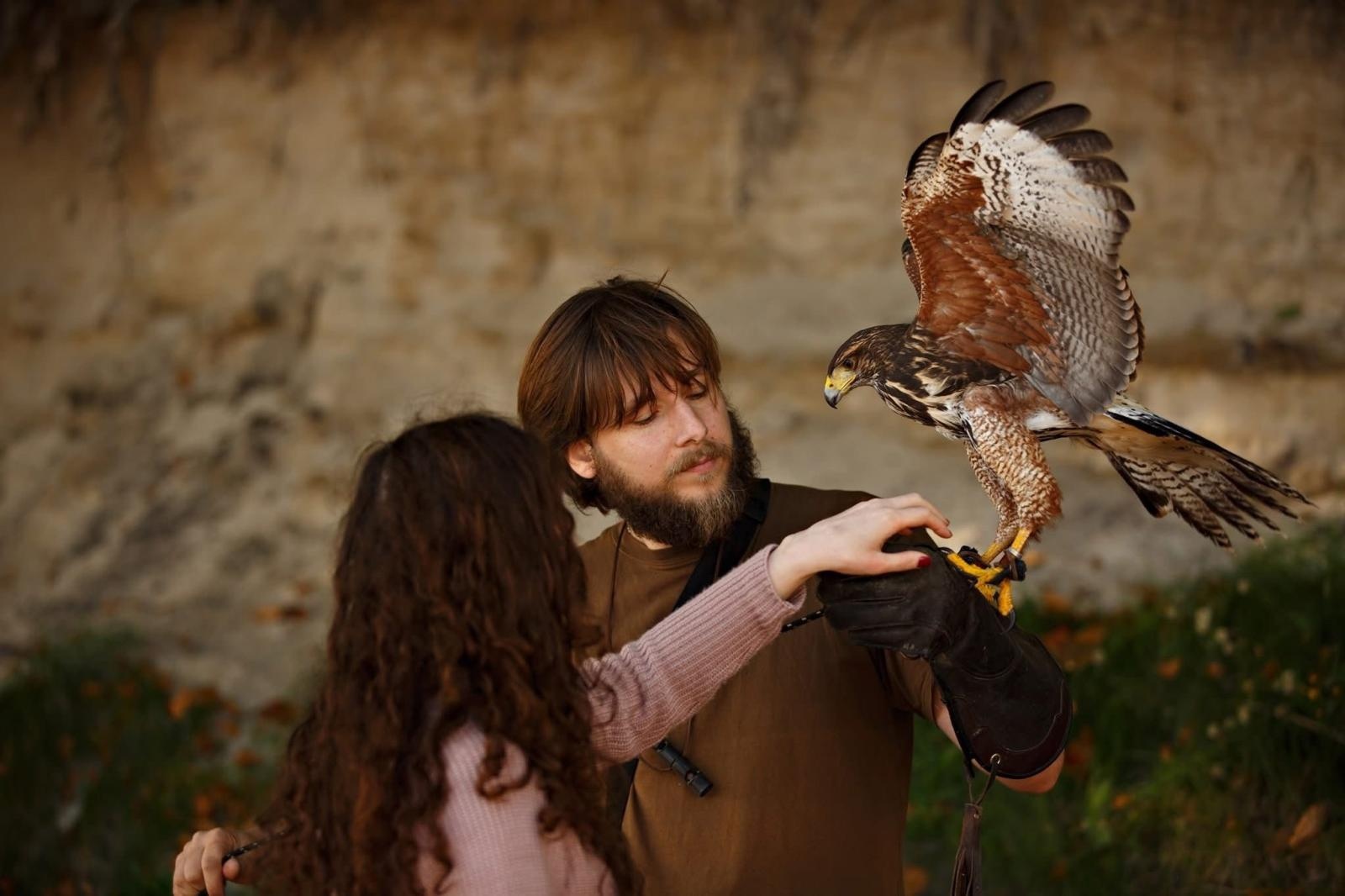 Zdjęcie w galerii na portalu naszraciborz.pl: Pokaz sokolniczy w programie Międzynarodowego Turnieju Rycerskiego na raciborskim zamku [ZAPROSZENIE] wiadomości z regionu