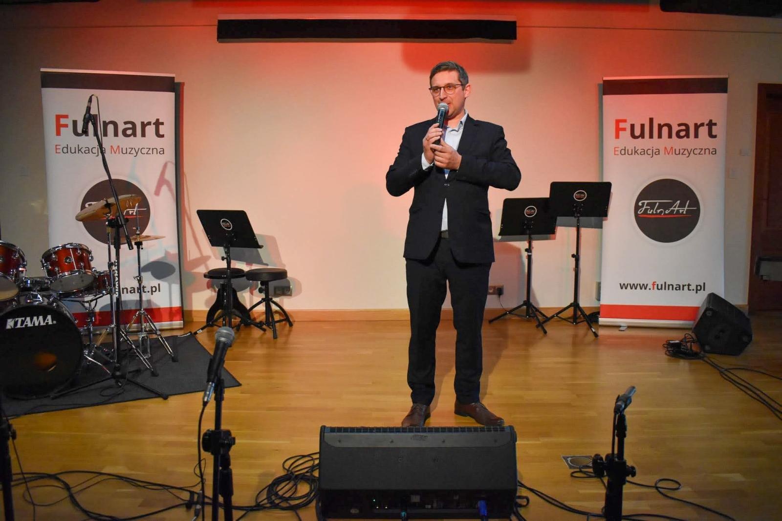 Zdjęcie w galerii na portalu naszraciborz.pl: Muzyczny wieczór pełen wzruszeń, czyli Koncert z okazji Dnia Matki na Zamku Piastowskim wiadomości z regionu