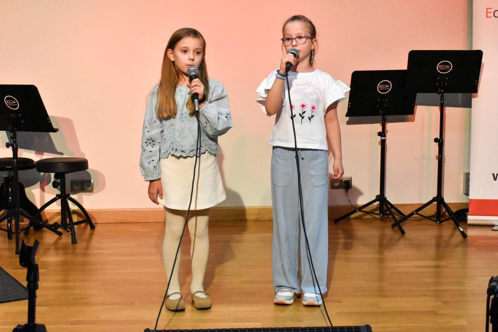 Zdjęcie w galerii na portalu naszraciborz.pl: Muzyczny wieczór pełen wzruszeń, czyli Koncert z okazji Dnia Matki na Zamku Piastowskim wiadomości z regionu