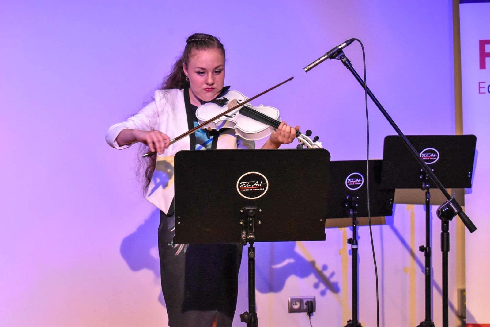 Zdjęcie w galerii na portalu naszraciborz.pl: Muzyczny wieczór pełen wzruszeń, czyli Koncert z okazji Dnia Matki na Zamku Piastowskim wiadomości z regionu