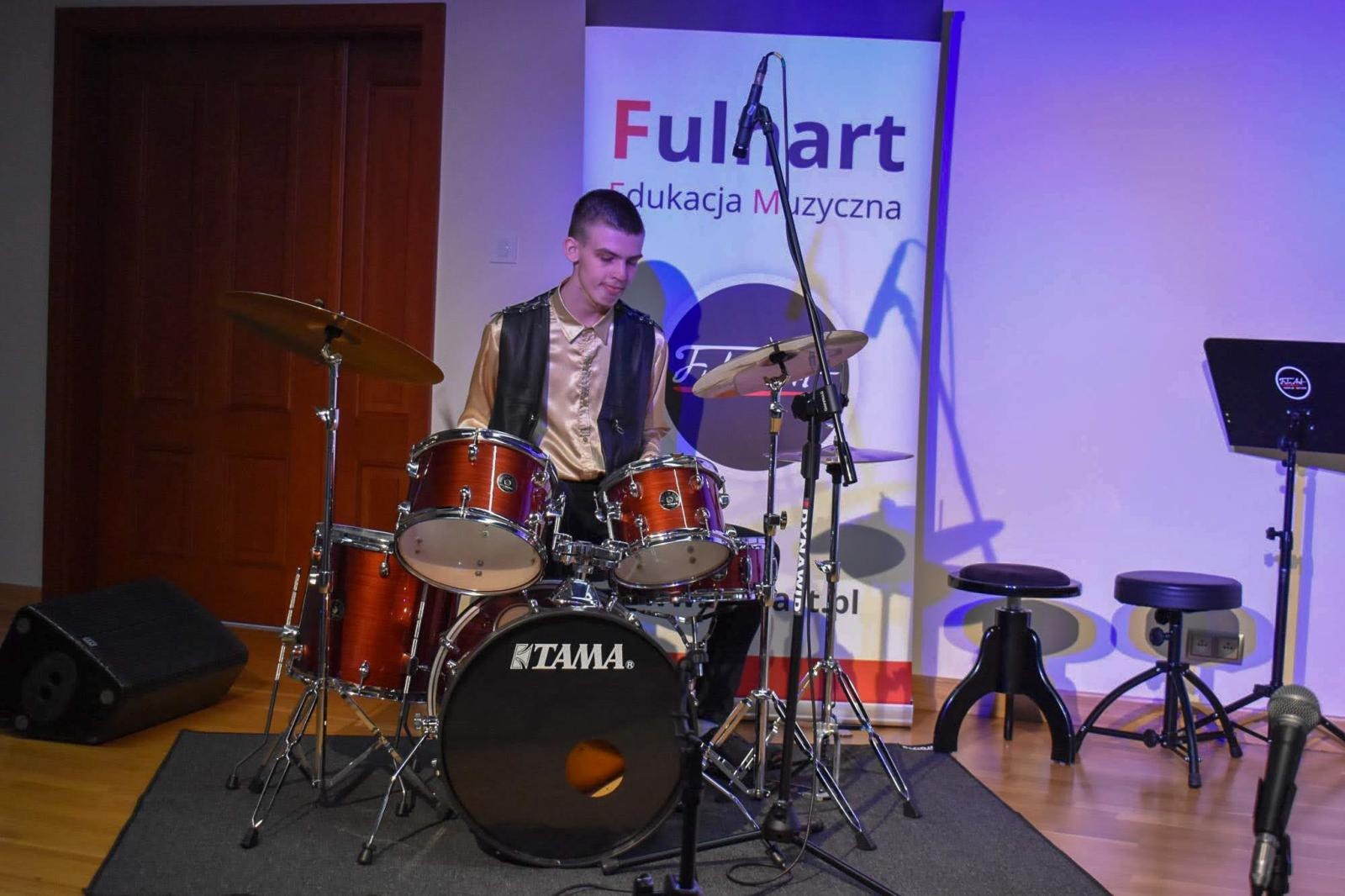 Zdjęcie w galerii na portalu naszraciborz.pl: Muzyczny wieczór pełen wzruszeń, czyli Koncert z okazji Dnia Matki na Zamku Piastowskim wiadomości z regionu