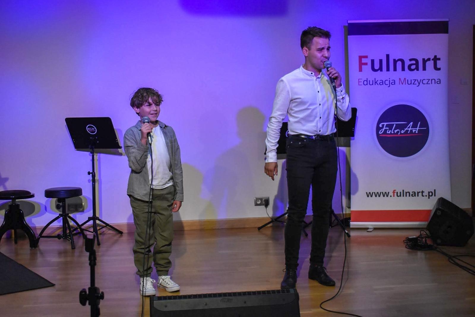 Zdjęcie w galerii na portalu naszraciborz.pl: Muzyczny wieczór pełen wzruszeń, czyli Koncert z okazji Dnia Matki na Zamku Piastowskim wiadomości z regionu