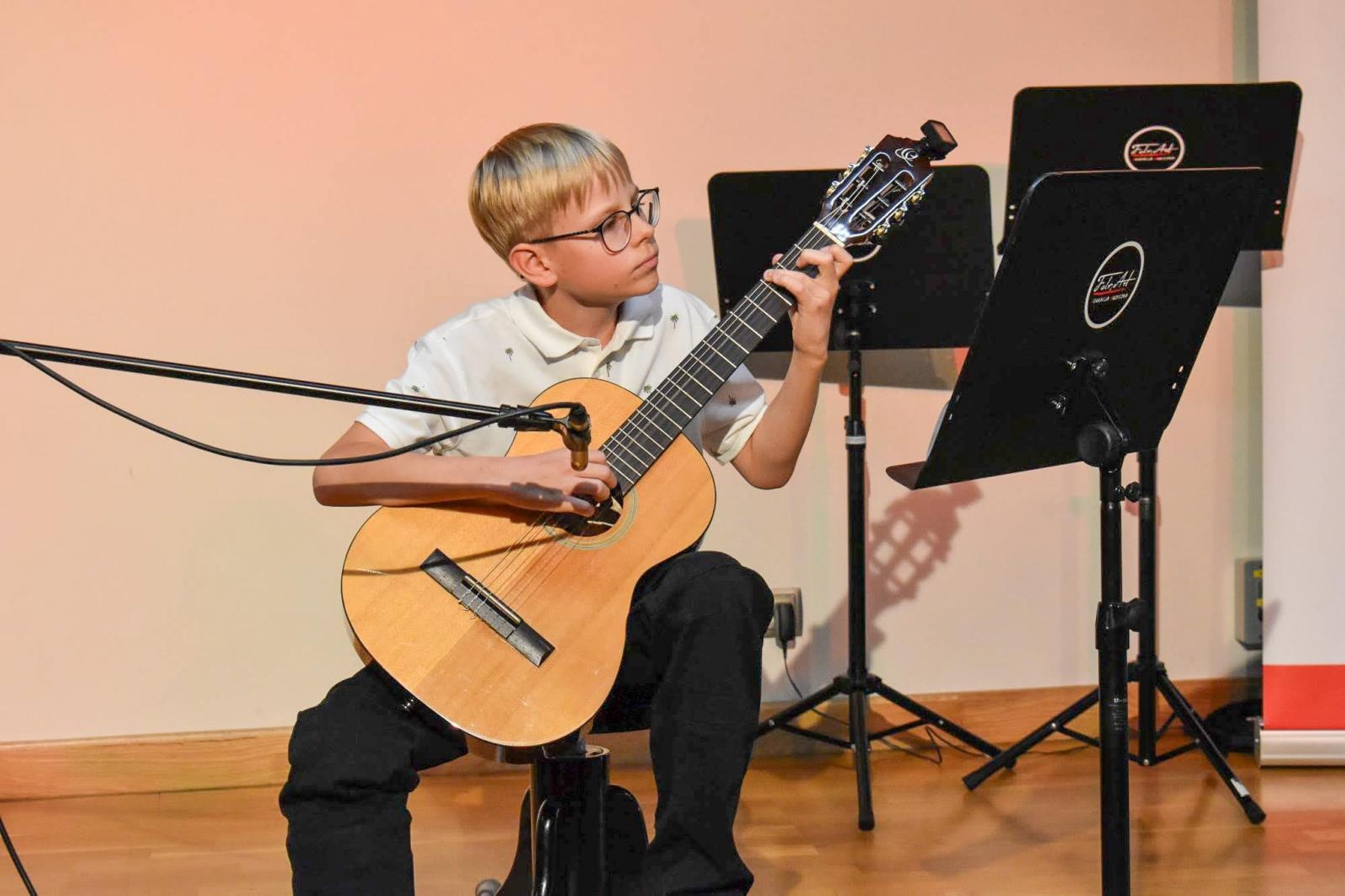 Zdjęcie w galerii na portalu naszraciborz.pl: Muzyczny wieczór pełen wzruszeń, czyli Koncert z okazji Dnia Matki na Zamku Piastowskim wiadomości z regionu