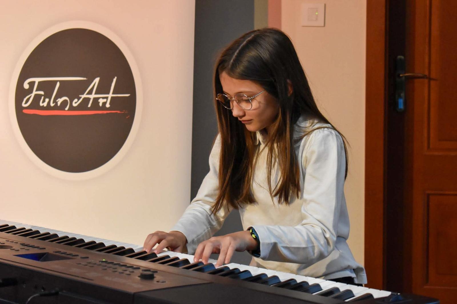 Zdjęcie w galerii na portalu naszraciborz.pl: Muzyczny wieczór pełen wzruszeń, czyli Koncert z okazji Dnia Matki na Zamku Piastowskim wiadomości z regionu