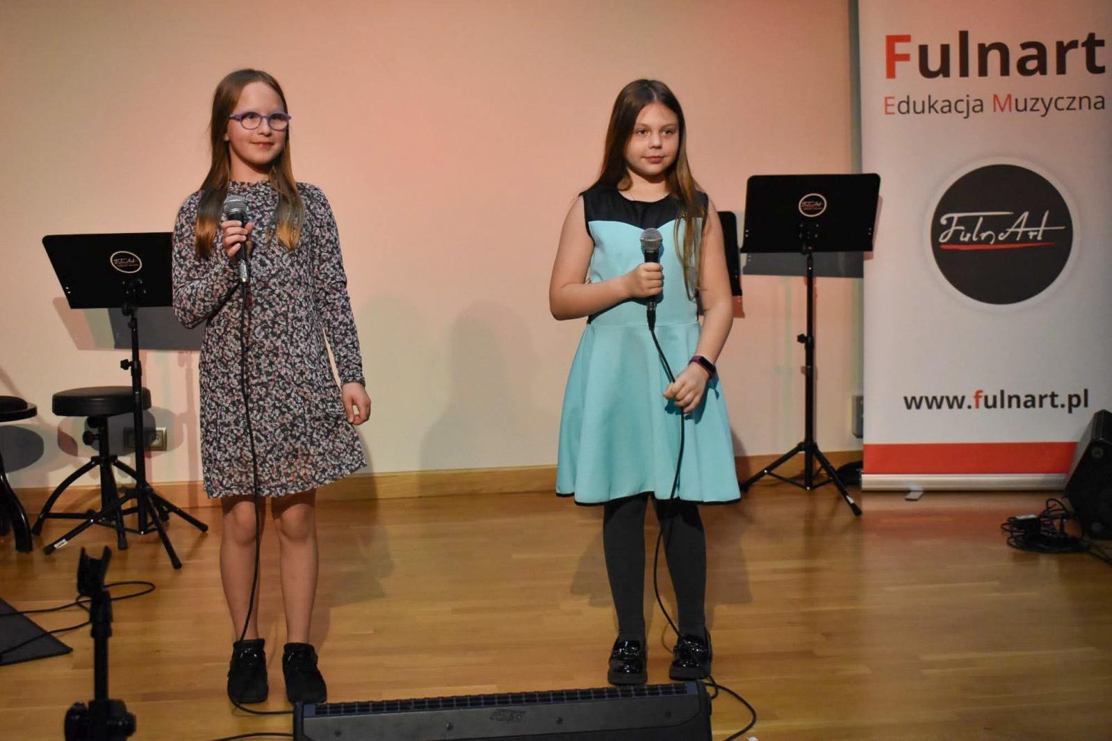 Zdjęcie w galerii na portalu naszraciborz.pl: Muzyczny wieczór pełen wzruszeń, czyli Koncert z okazji Dnia Matki na Zamku Piastowskim wiadomości z regionu