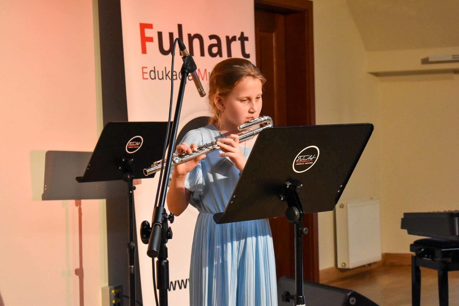 Zdjęcie w galerii na portalu naszraciborz.pl: Muzyczny wieczór pełen wzruszeń, czyli Koncert z okazji Dnia Matki na Zamku Piastowskim wiadomości z regionu