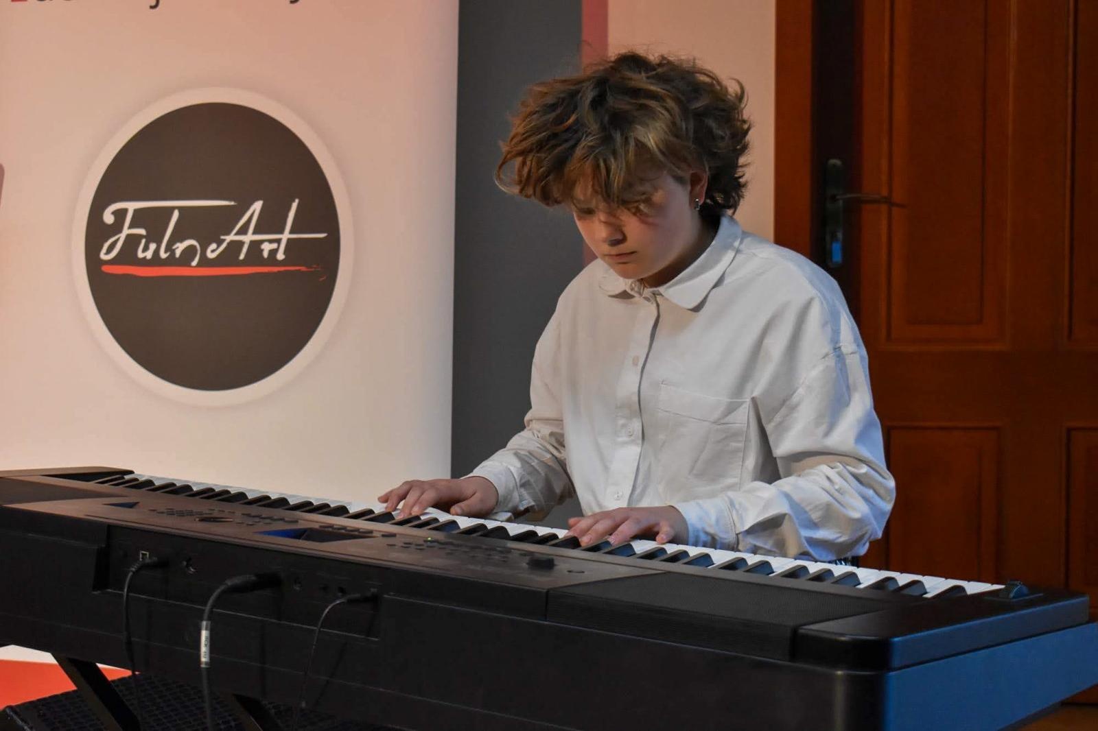 Zdjęcie w galerii na portalu naszraciborz.pl: Muzyczny wieczór pełen wzruszeń, czyli Koncert z okazji Dnia Matki na Zamku Piastowskim wiadomości z regionu