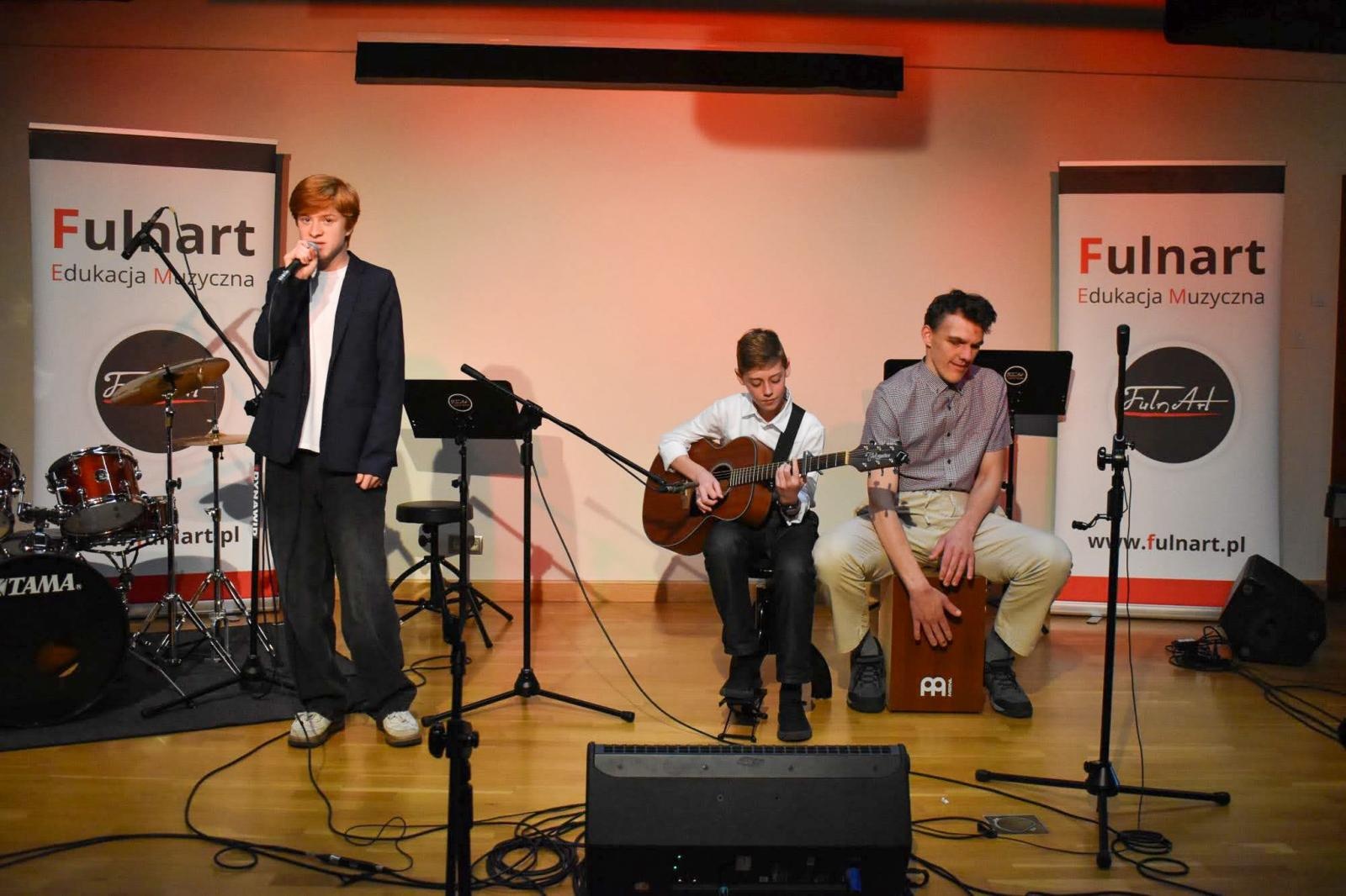 Zdjęcie w galerii na portalu naszraciborz.pl: Muzyczny wieczór pełen wzruszeń, czyli Koncert z okazji Dnia Matki na Zamku Piastowskim wiadomości z regionu