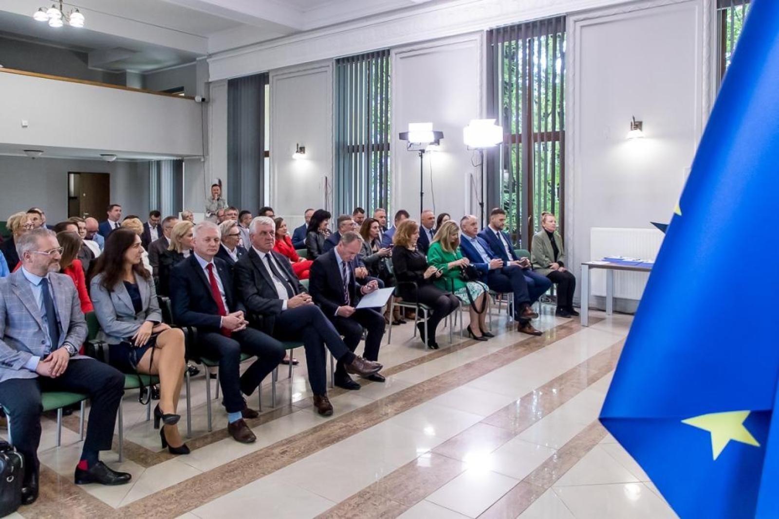 Zdjęcie w galerii na portalu naszraciborz.pl: Miliony złotych na modernizację dróg dojazdowych do terenów wiejskich, w tym w powiecie raciborskim wiadomości z regionu