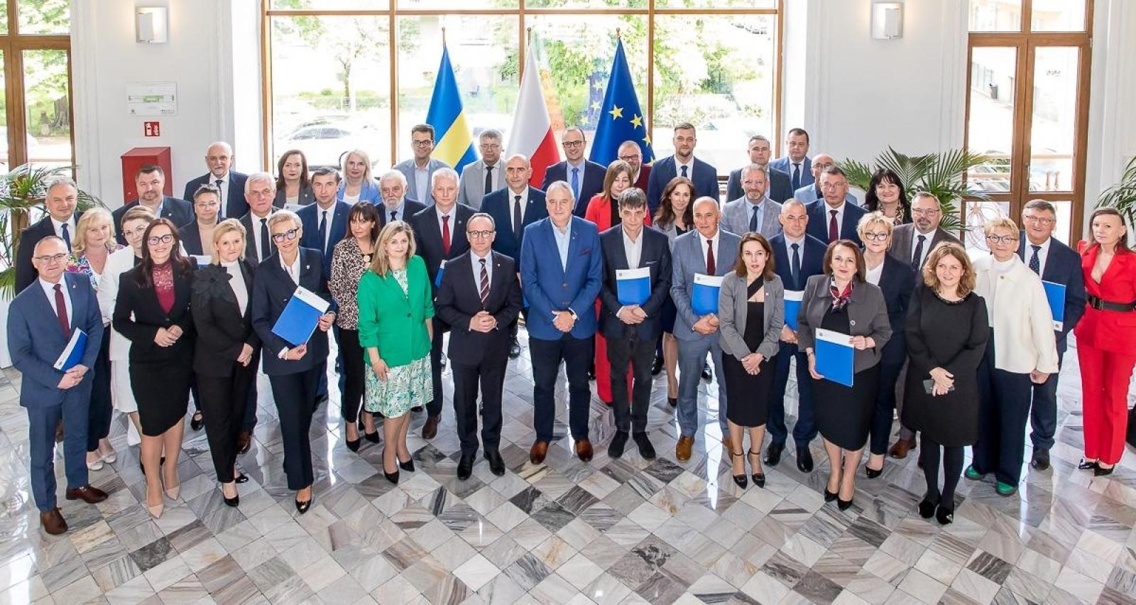 Zdjęcie w galerii na portalu naszraciborz.pl: Miliony złotych na modernizację dróg dojazdowych do terenów wiejskich, w tym w powiecie raciborskim wiadomości z regionu