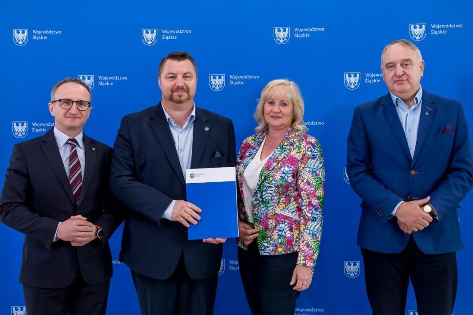 Zdjęcie w galerii na portalu naszraciborz.pl: Miliony złotych na modernizację dróg dojazdowych do terenów wiejskich, w tym w powiecie raciborskim wiadomości z regionu