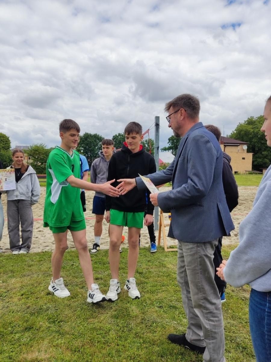 Zdjęcie w galerii na portalu naszraciborz.pl: Powiatowe zawody siatkówki plażowej rozegrane w Tworkowie wiadomości z regionu