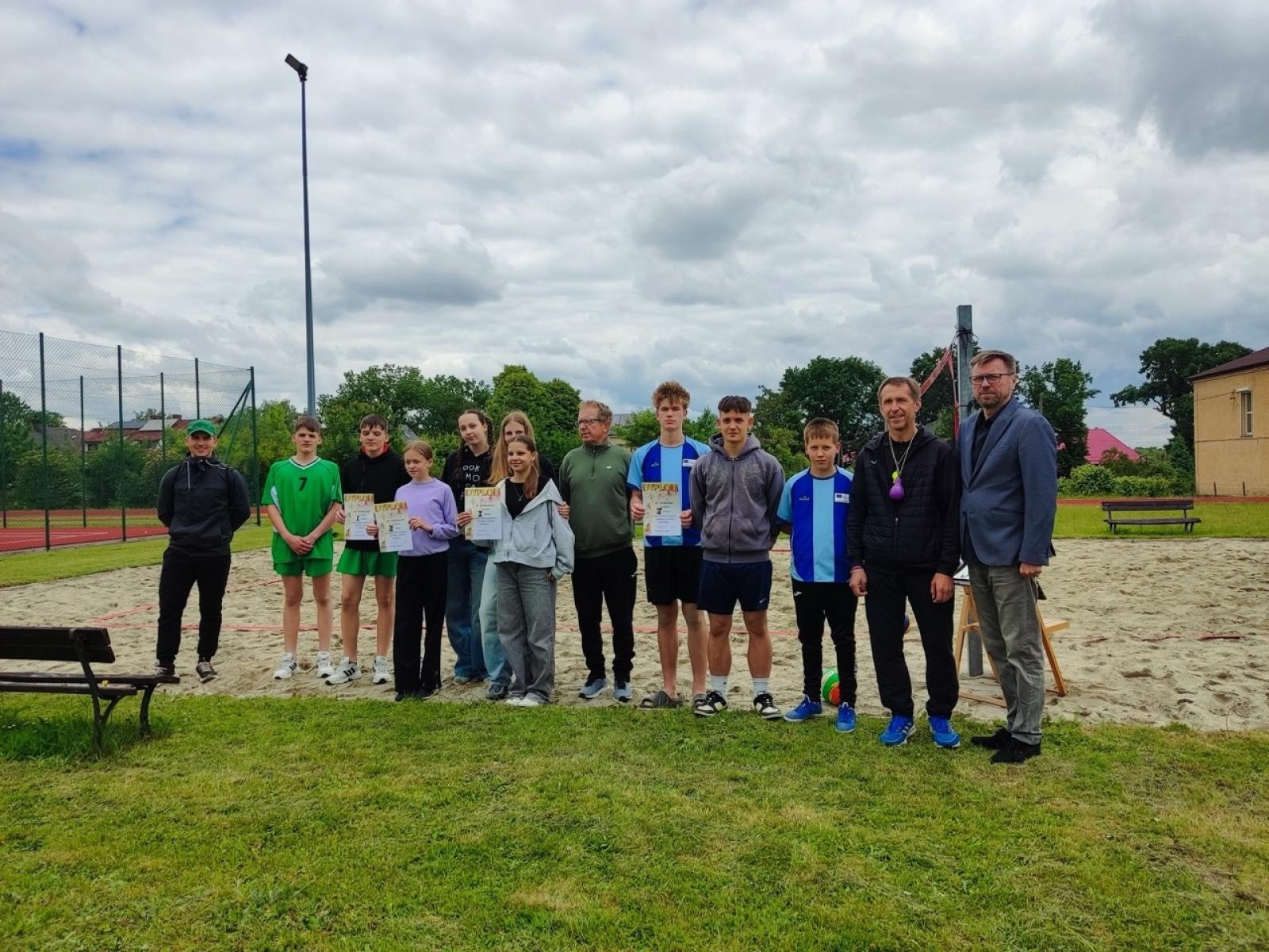 Zdjęcie w galerii na portalu naszraciborz.pl: Powiatowe zawody siatkówki plażowej rozegrane w Tworkowie wiadomości z regionu