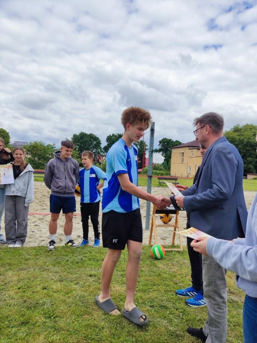 Zdjęcie w galerii na portalu naszraciborz.pl: Powiatowe zawody siatkówki plażowej rozegrane w Tworkowie wiadomości z regionu