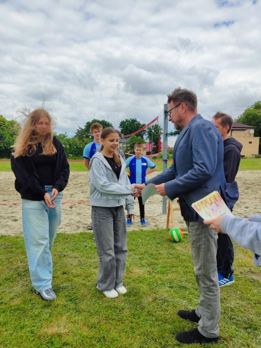 Zdjęcie w galerii na portalu naszraciborz.pl: Powiatowe zawody siatkówki plażowej rozegrane w Tworkowie wiadomości z regionu