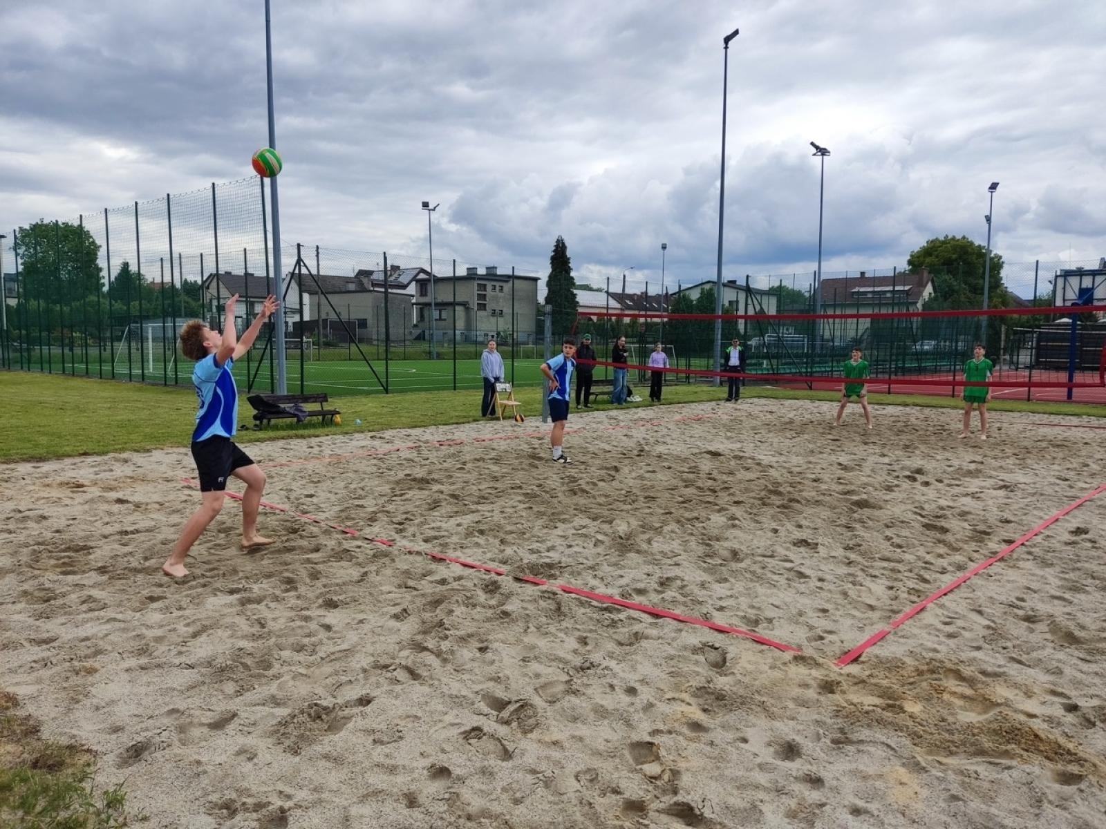 Zdjęcie w galerii na portalu naszraciborz.pl: Powiatowe zawody siatkówki plażowej rozegrane w Tworkowie wiadomości z regionu
