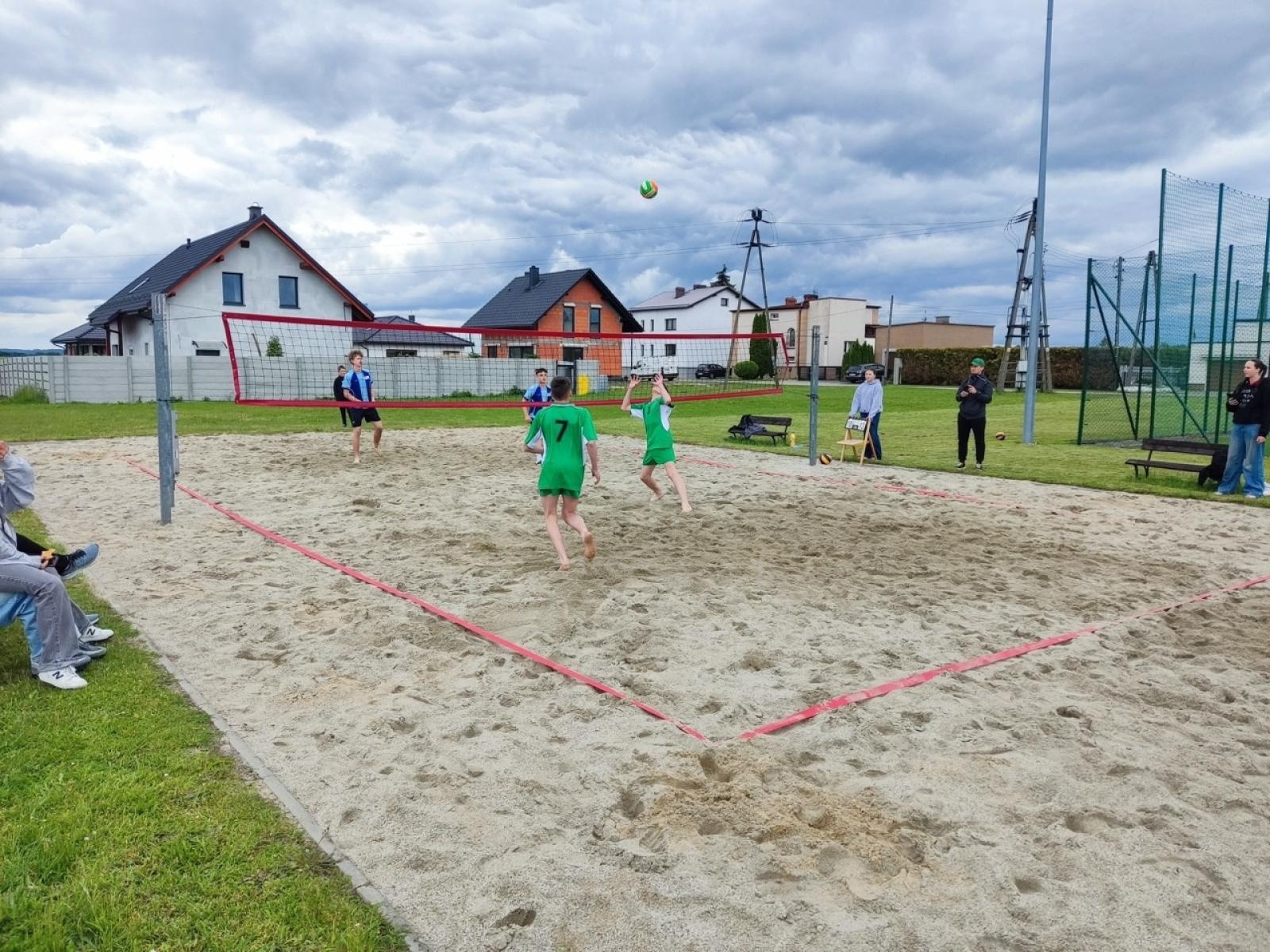 Zdjęcie w galerii na portalu naszraciborz.pl: Powiatowe zawody siatkówki plażowej rozegrane w Tworkowie wiadomości z regionu