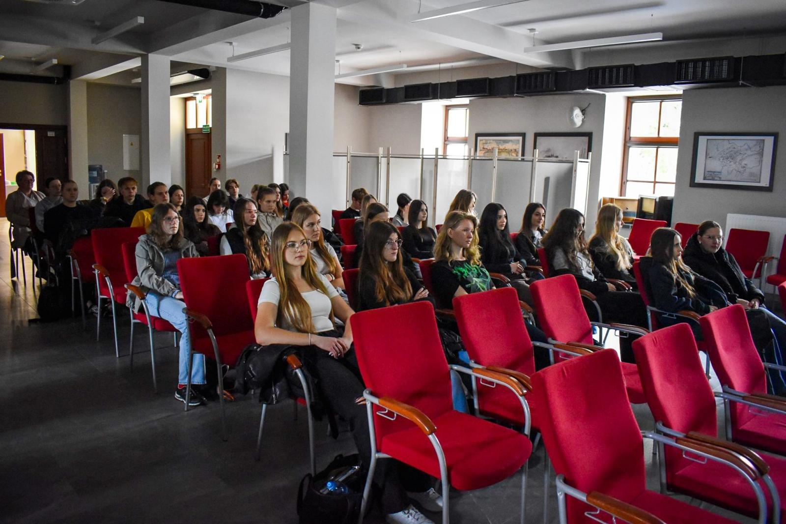 Zdjęcie w galerii na portalu naszraciborz.pl: Uczniowie Kasprowicza wzięli udział w Akademii Leśnika na Zamku Piastowskim wiadomości z regionu