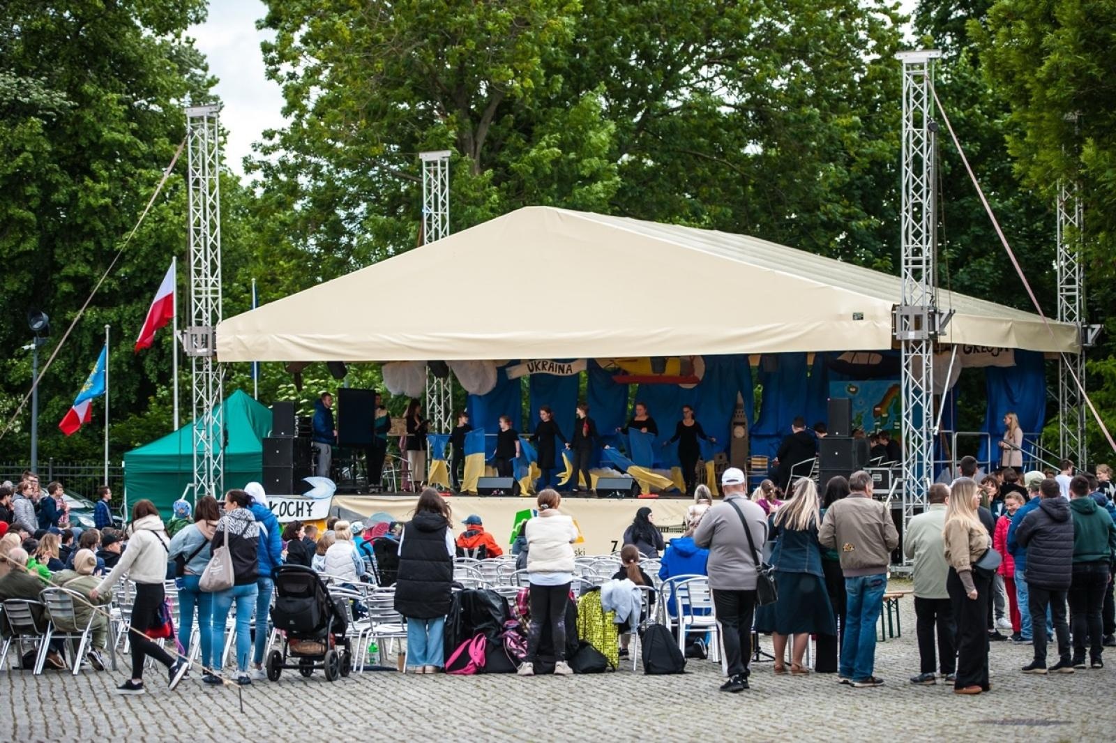 Zdjęcie w galerii na portalu naszraciborz.pl: Europejska mozaika talentów na dziedzińcu Zamku Piastowskiego [FOTO i WIDEO] wiadomości z regionu