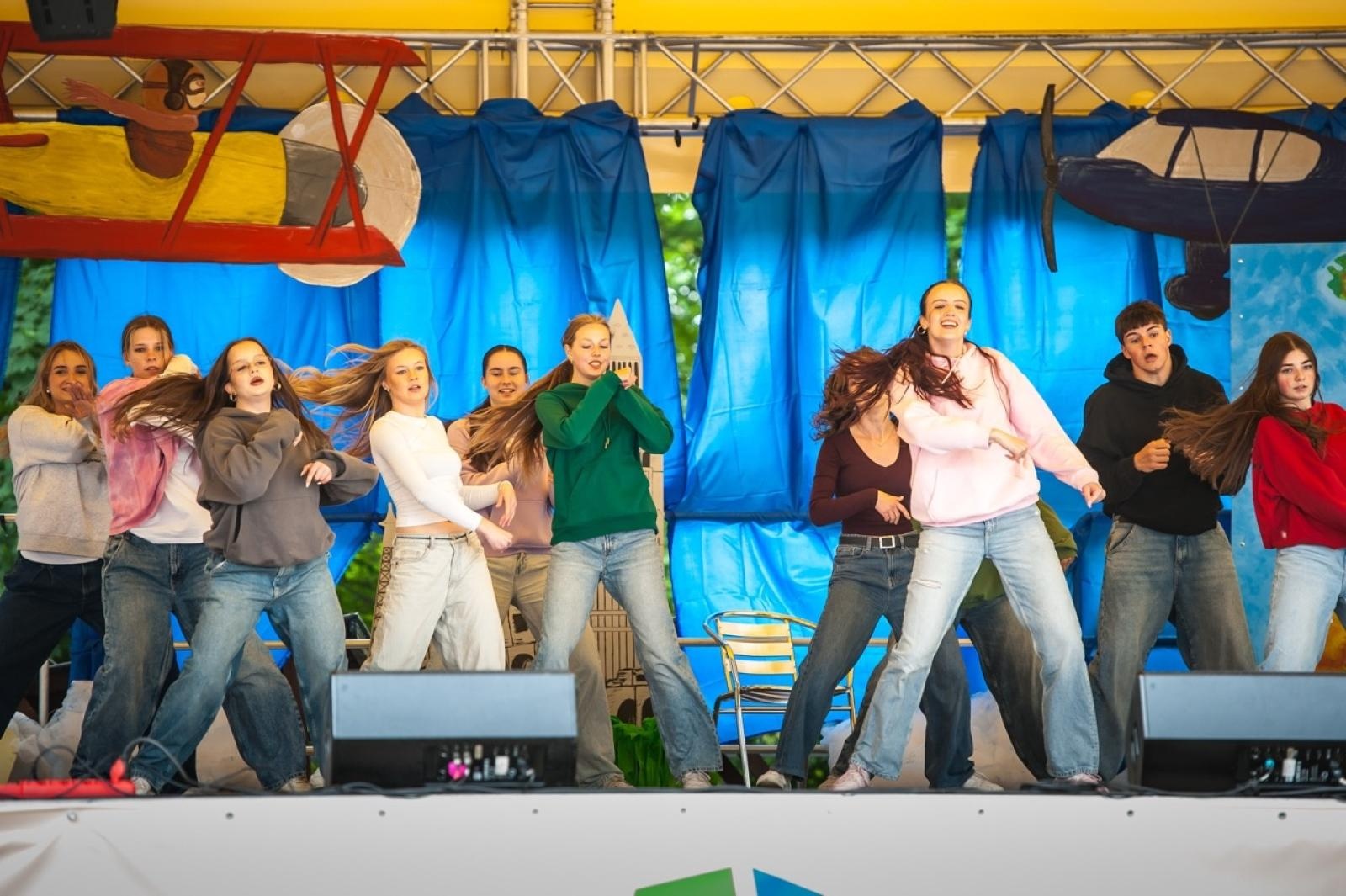 Zdjęcie w galerii na portalu naszraciborz.pl: Europejska mozaika talentów na dziedzińcu Zamku Piastowskiego [FOTO i WIDEO] wiadomości z regionu