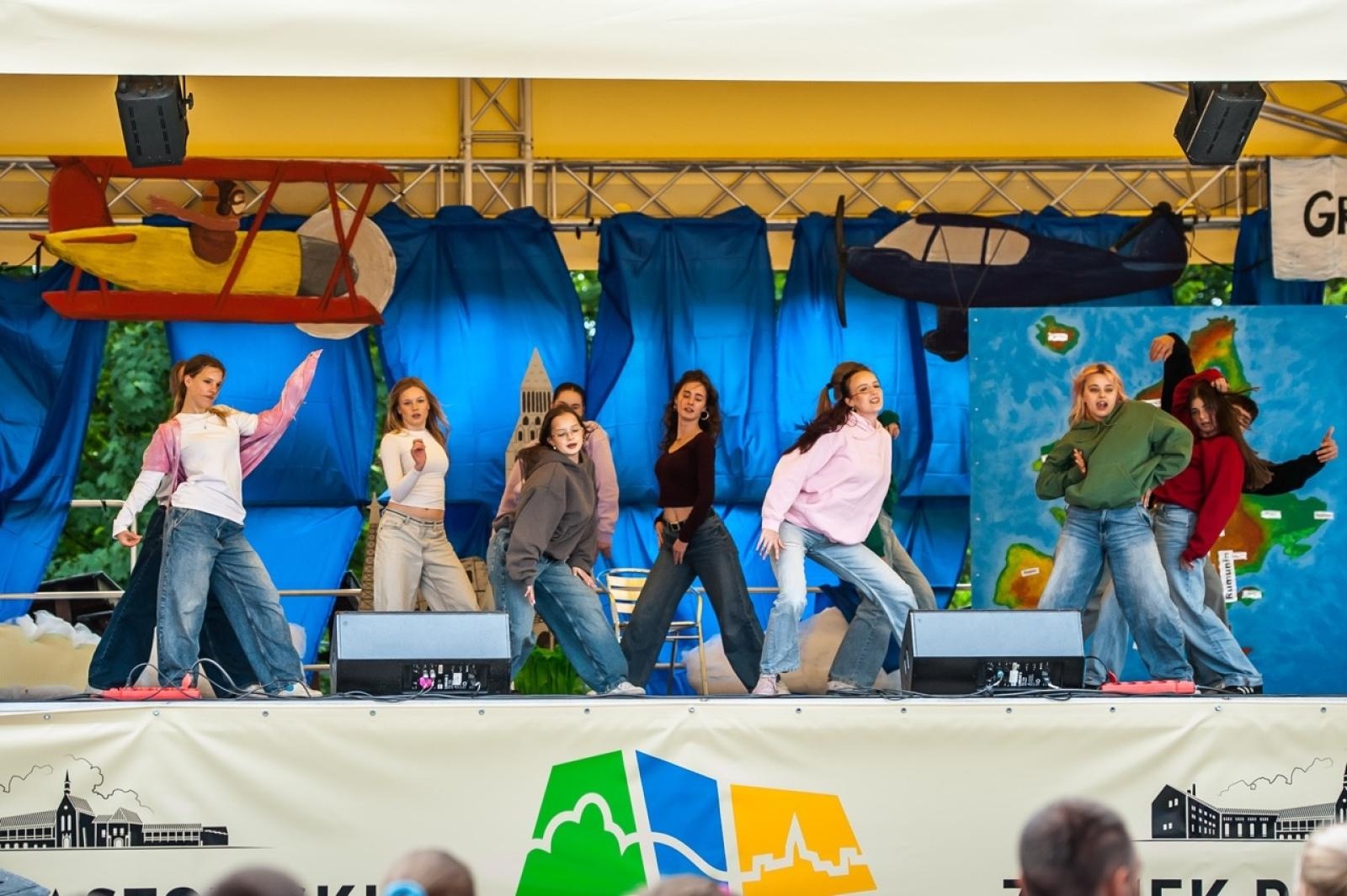 Zdjęcie w galerii na portalu naszraciborz.pl: Europejska mozaika talentów na dziedzińcu Zamku Piastowskiego [FOTO i WIDEO] wiadomości z regionu