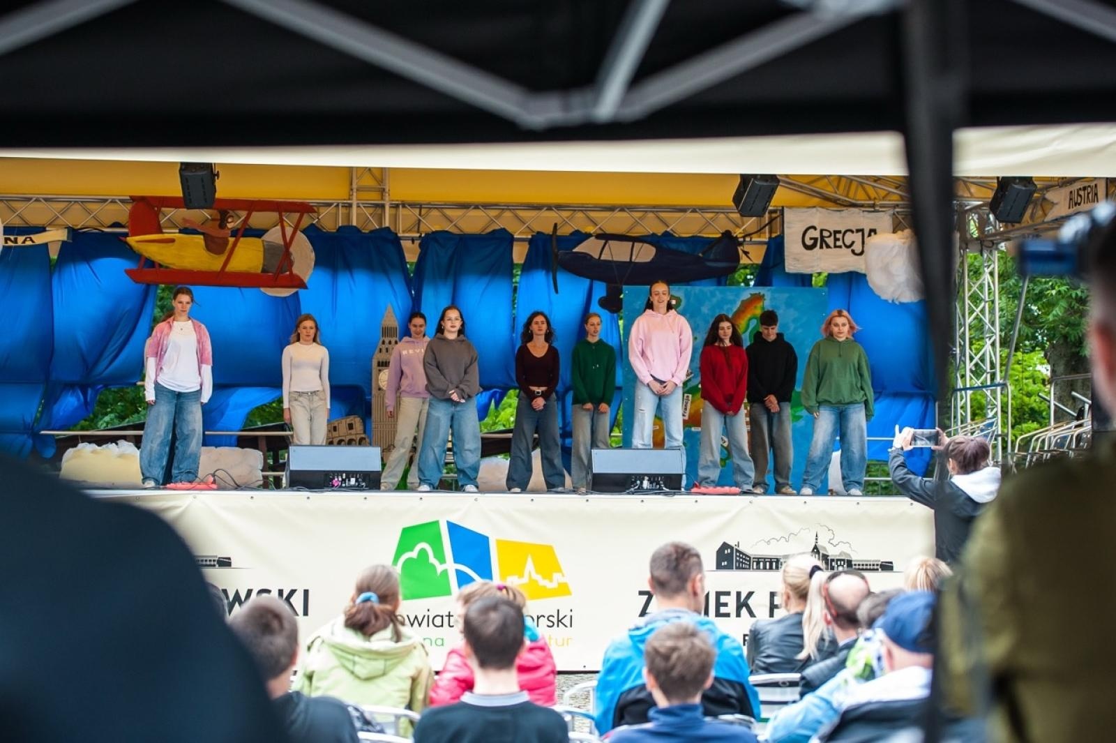 Zdjęcie w galerii na portalu naszraciborz.pl: Europejska mozaika talentów na dziedzińcu Zamku Piastowskiego [FOTO i WIDEO] wiadomości z regionu