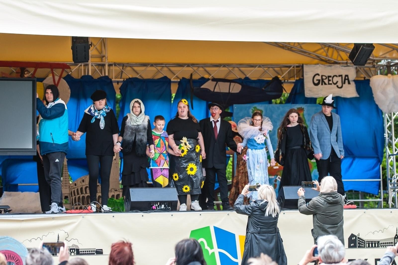 Zdjęcie w galerii na portalu naszraciborz.pl: Europejska mozaika talentów na dziedzińcu Zamku Piastowskiego [FOTO i WIDEO] wiadomości z regionu