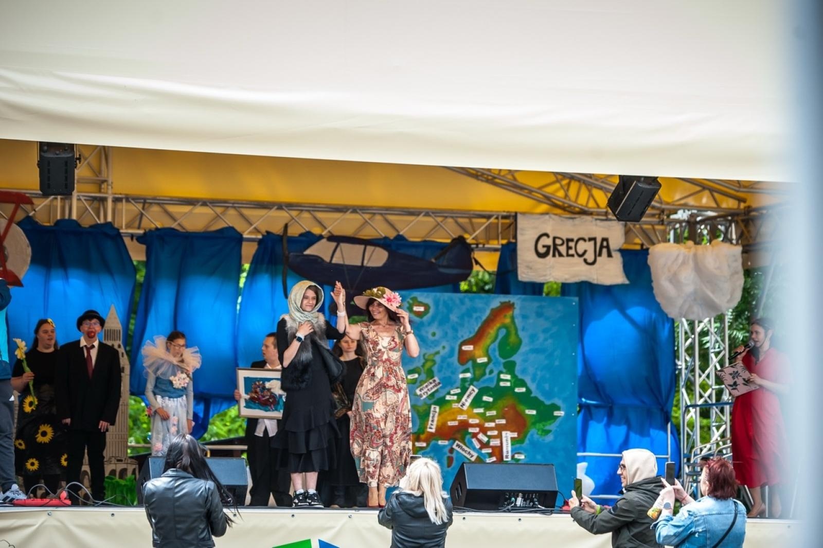 Zdjęcie w galerii na portalu naszraciborz.pl: Europejska mozaika talentów na dziedzińcu Zamku Piastowskiego [FOTO i WIDEO] wiadomości z regionu