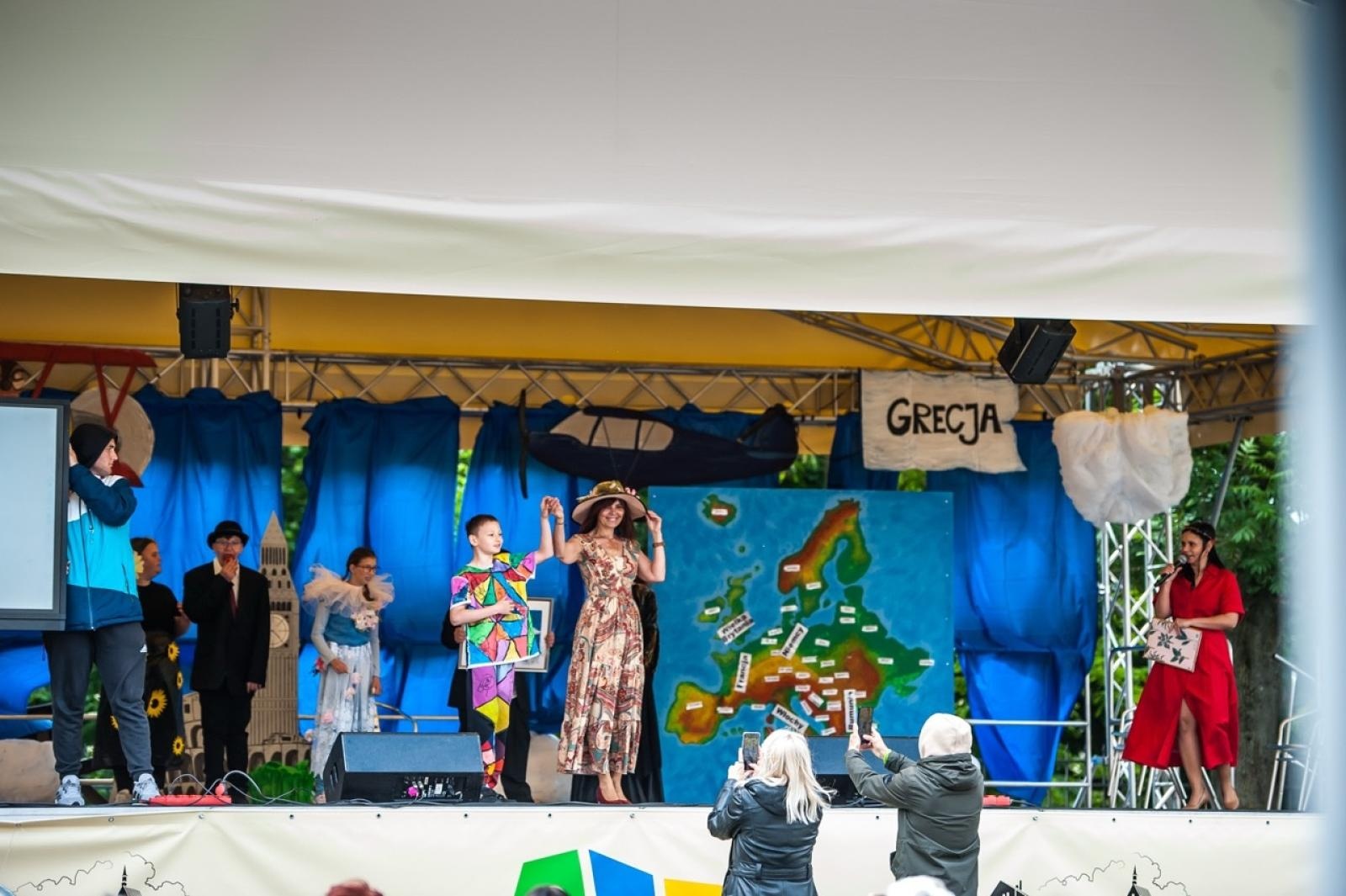 Zdjęcie w galerii na portalu naszraciborz.pl: Europejska mozaika talentów na dziedzińcu Zamku Piastowskiego [FOTO i WIDEO] wiadomości z regionu