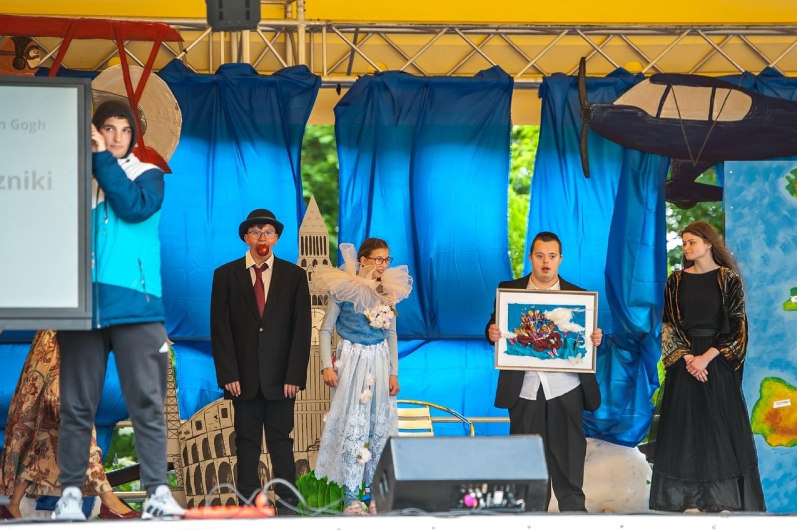 Zdjęcie w galerii na portalu naszraciborz.pl: Europejska mozaika talentów na dziedzińcu Zamku Piastowskiego [FOTO i WIDEO] wiadomości z regionu