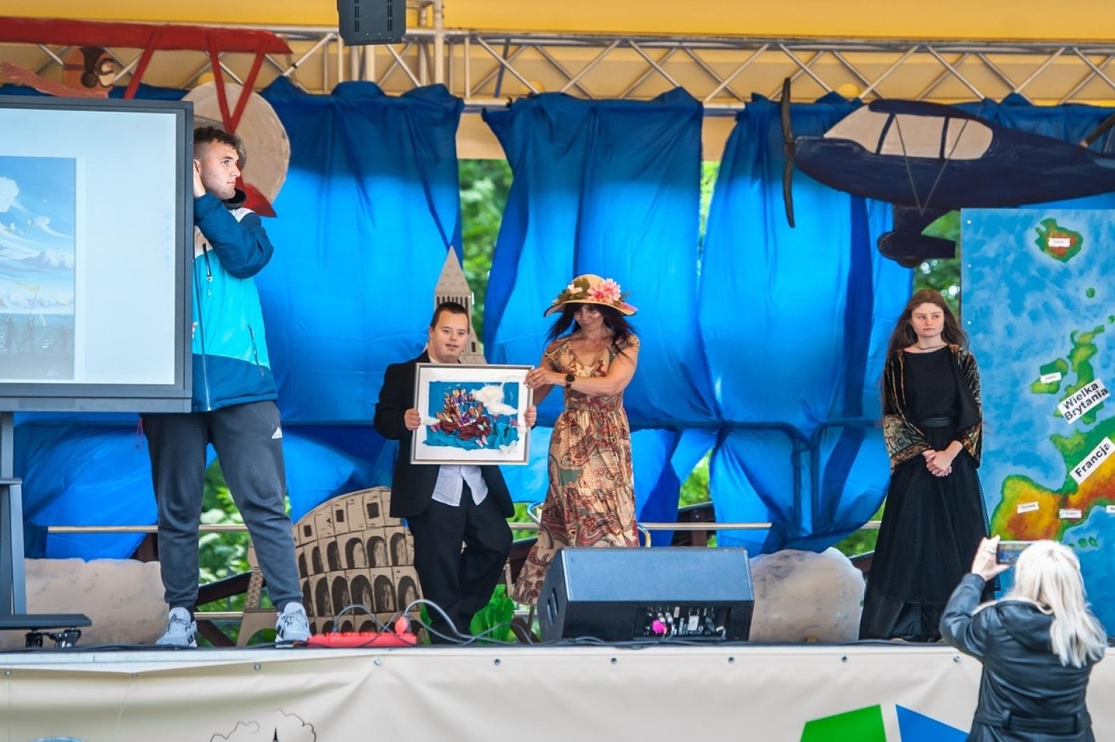 Zdjęcie w galerii na portalu naszraciborz.pl: Europejska mozaika talentów na dziedzińcu Zamku Piastowskiego [FOTO i WIDEO] wiadomości z regionu