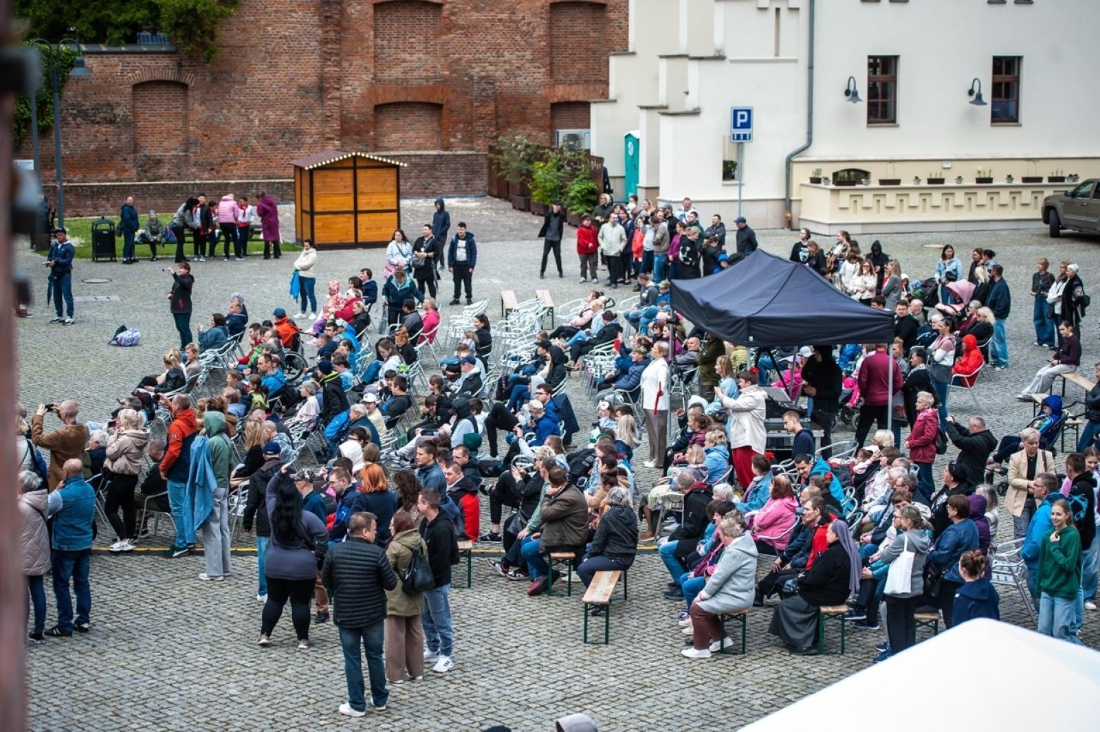 Zdjęcie w galerii na portalu naszraciborz.pl: Europejska mozaika talentów na dziedzińcu Zamku Piastowskiego [FOTO i WIDEO] wiadomości z regionu