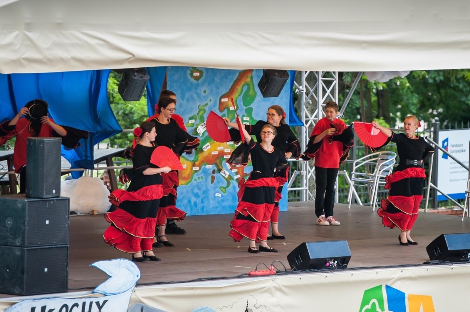 Zdjęcie w galerii na portalu naszraciborz.pl: Europejska mozaika talentów na dziedzińcu Zamku Piastowskiego [FOTO i WIDEO] wiadomości z regionu