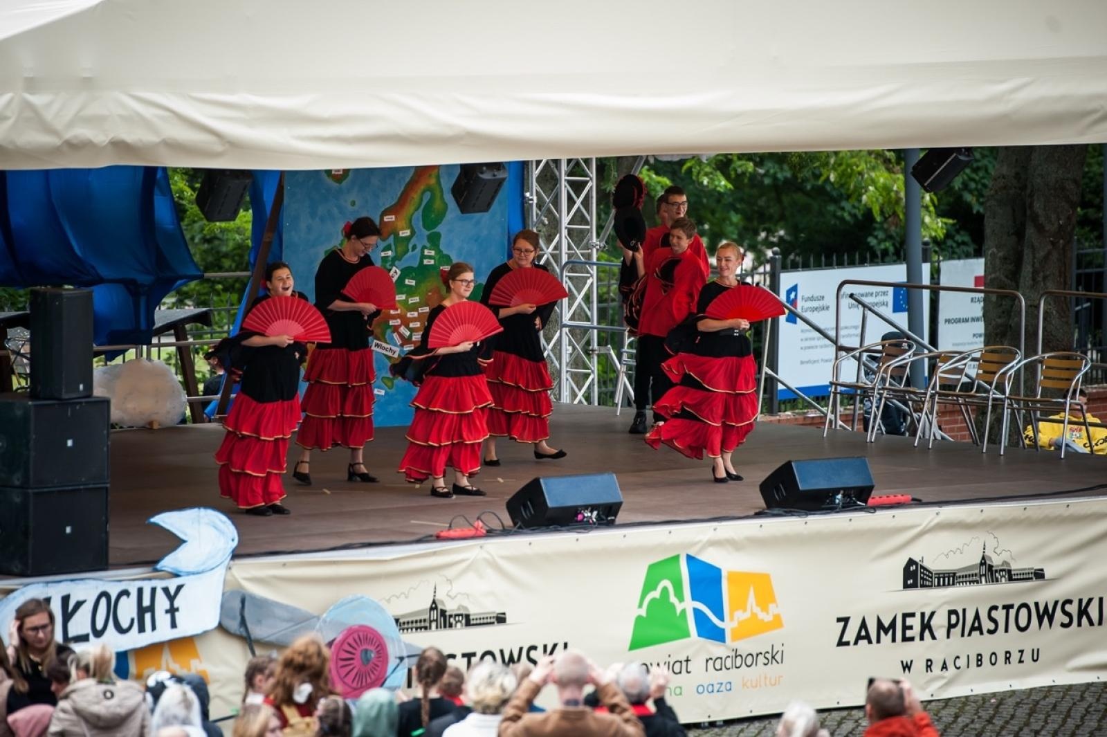 Zdjęcie w galerii na portalu naszraciborz.pl: Europejska mozaika talentów na dziedzińcu Zamku Piastowskiego [FOTO i WIDEO] wiadomości z regionu