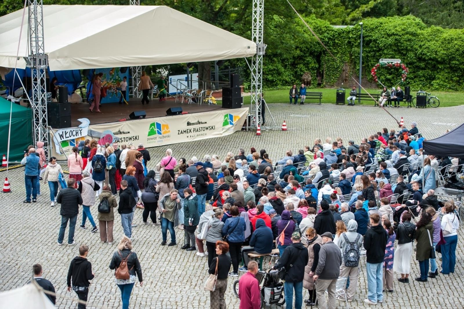 Zdjęcie w galerii na portalu naszraciborz.pl: Europejska mozaika talentów na dziedzińcu Zamku Piastowskiego [FOTO i WIDEO] wiadomości z regionu