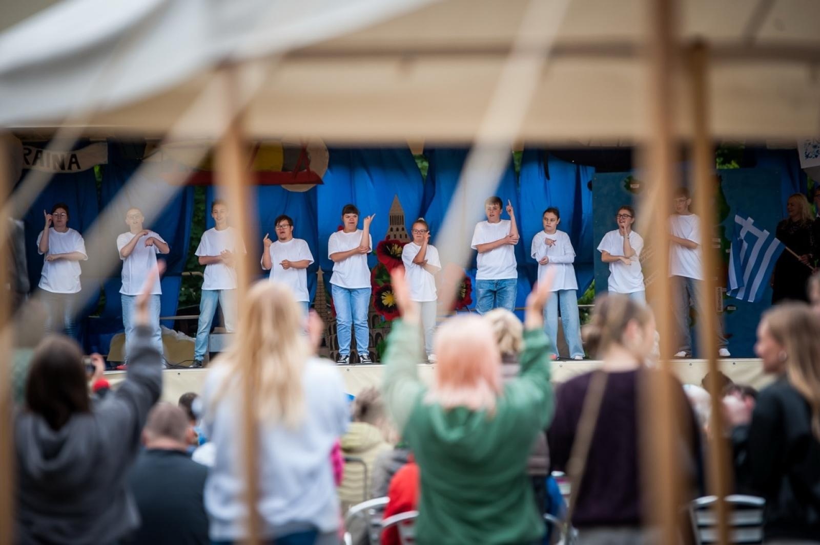 Zdjęcie w galerii na portalu naszraciborz.pl: Europejska mozaika talentów na dziedzińcu Zamku Piastowskiego [FOTO i WIDEO] wiadomości z regionu